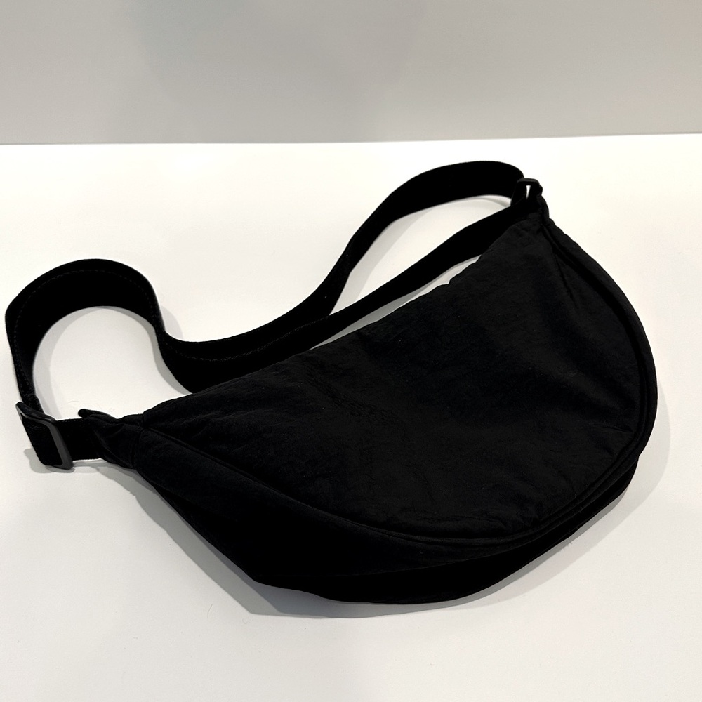 Uniqlo - Round mini shoulder bag